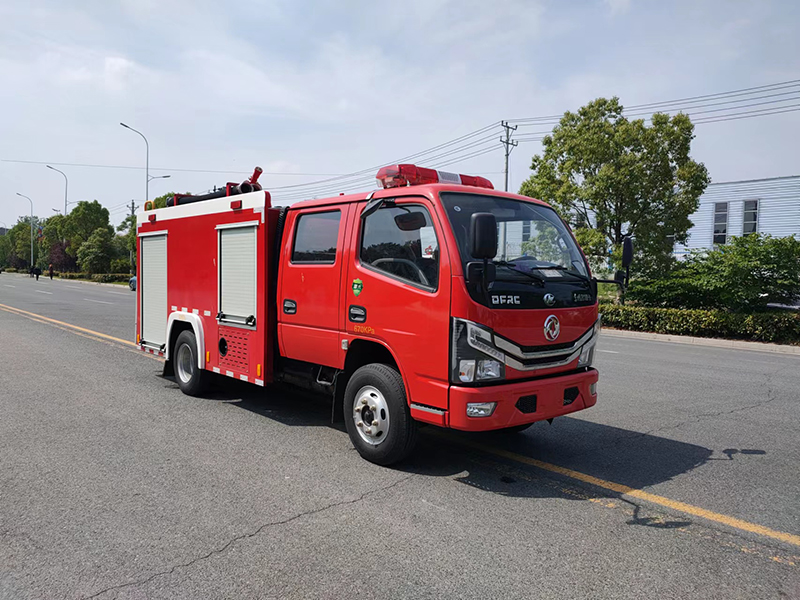 东风2吨水罐消防车
