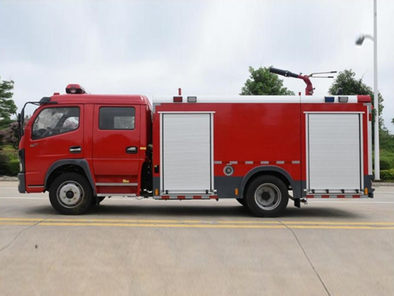 5.0吨 国六 东风多利卡水罐消防车